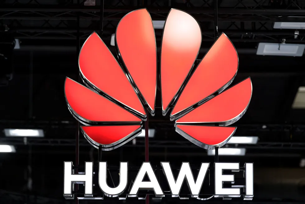 Det kinesiske teknologiselskapet Huawei har slitt etter at USA innførte sanksjoner som hindret det i å få tilgang på viktige komponenter og operativsystemer. I 2021 falt omsetningen med nær 30 prosent.