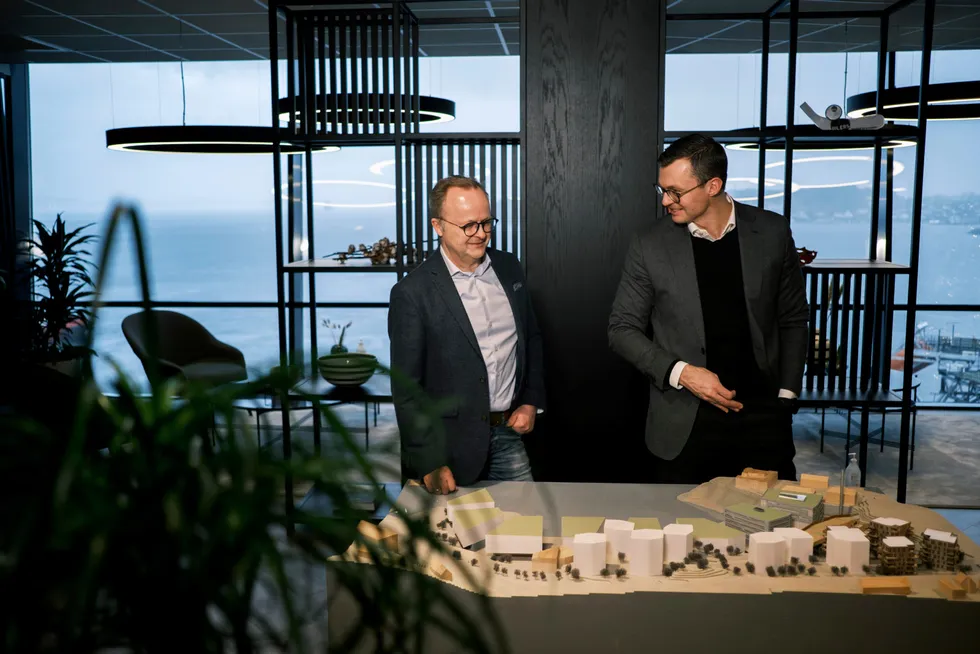 Gunnar M. Christensen jr. får gjennom salget av eiendom for 800 millioner kroner kapital til ny stor satsing i Stavanger. Lars Stangeland (til venstre) er daglig leder i GMC Eiendom.