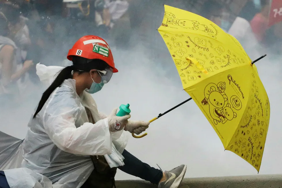 Det har vært store demonstrasjoner i Hongkong den siste tiden. Paraplyene, som fikk stor betydning under demonstrasjonene i 2014, har også i år vært synlige i bybildet.