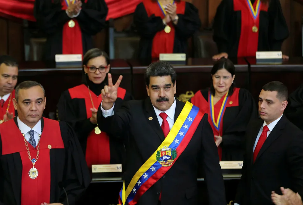 Den sosialistiske regjeringen til Nicolás Maduro har gitt matmangel, hyperinflasjon, korrupsjon og masseflukt. Folket har snudd seg mot regimet.