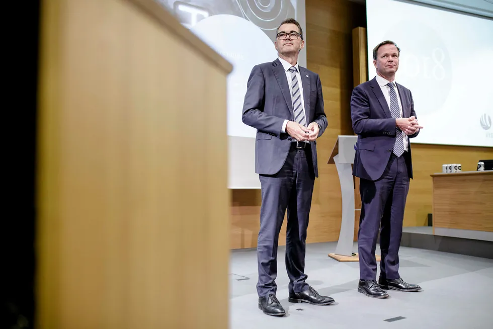 Onsdag morgen legger konsernsjef Svein Richard Brandtzæg (til venstre) finansdirektør Eivind Kallevik frem Hydros resultater for tredje kvartal.