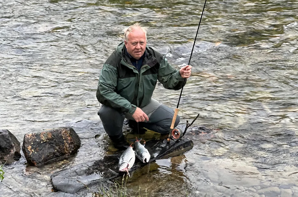 Styreleder i Norske sjølaksefiskere, Frode Kjersem, på laksefiske i Finnmark denne uken.