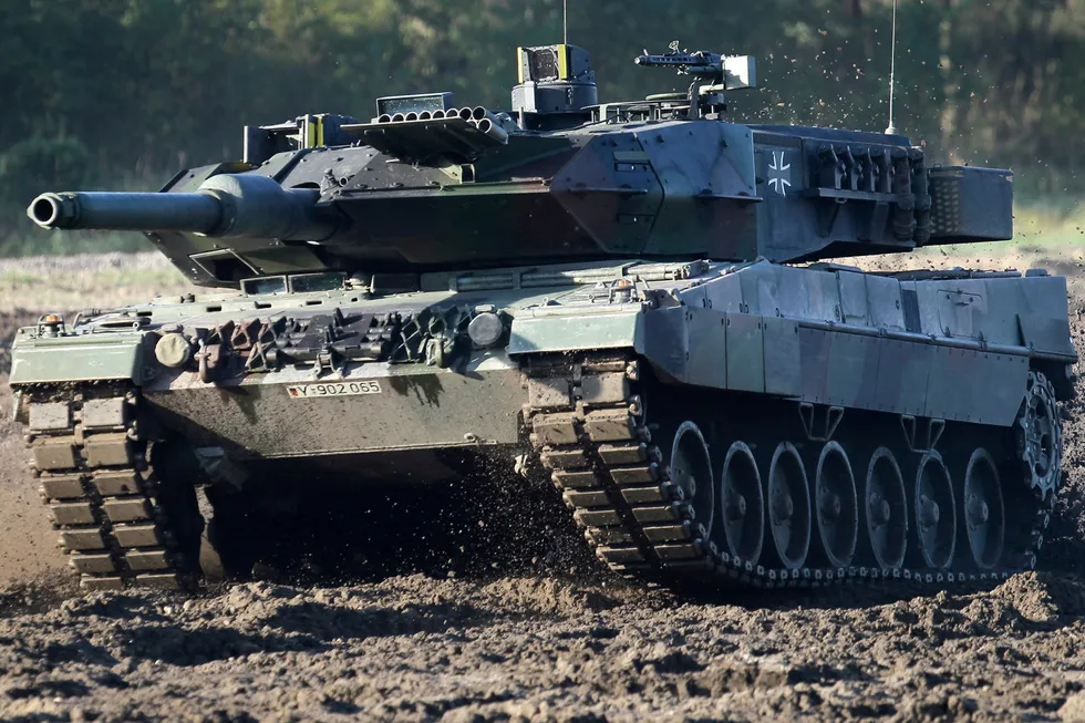 Ukraina kan snart få Abrams- og Leopard-stridsvogner. Her: En Leopard 2 stridsvogn under en oppvisning i Tyskland september 2011.