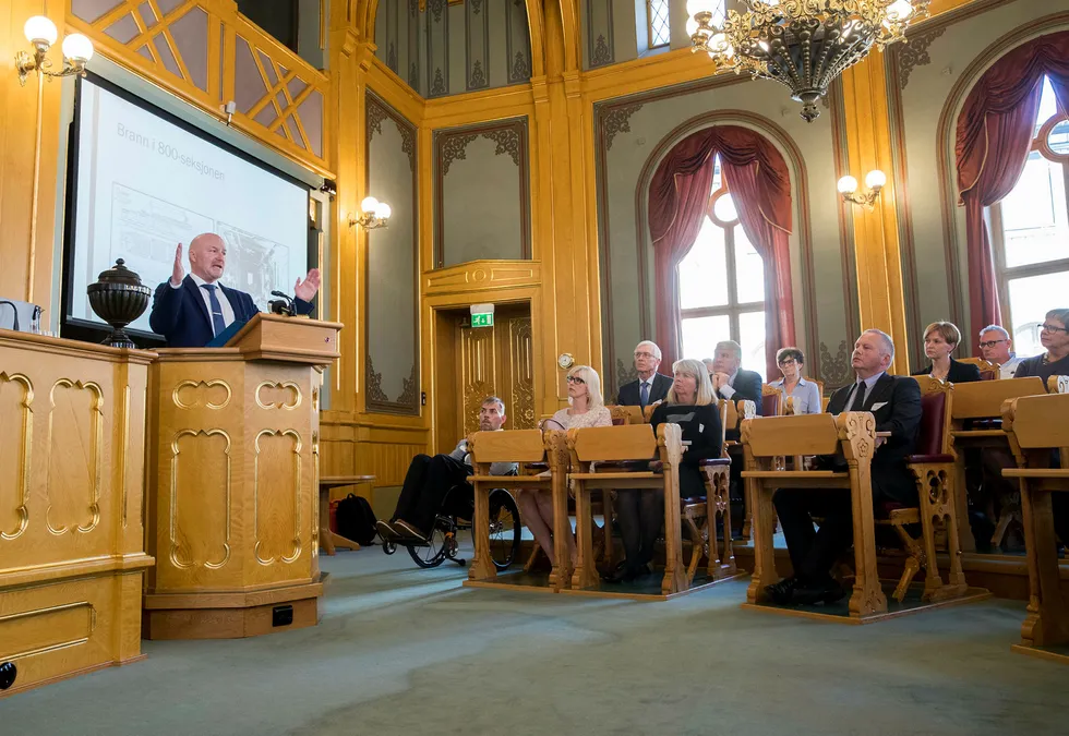 Granskningskommisjonen med kommisjonens leder, Frank Kjetil Olsen forteller om rapporten. Foto: Terje Pedersen/NTB Scanpix