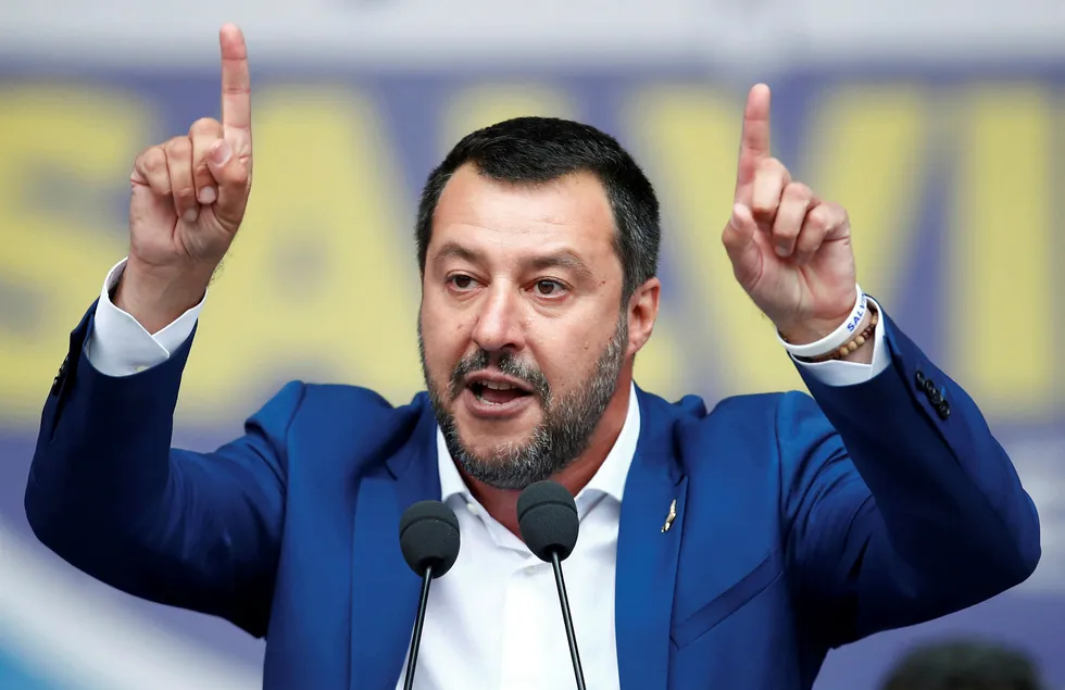 Lega Nord-leder Matteo Salvini og den italienske regjeringen utfordrer EUs regelverk.