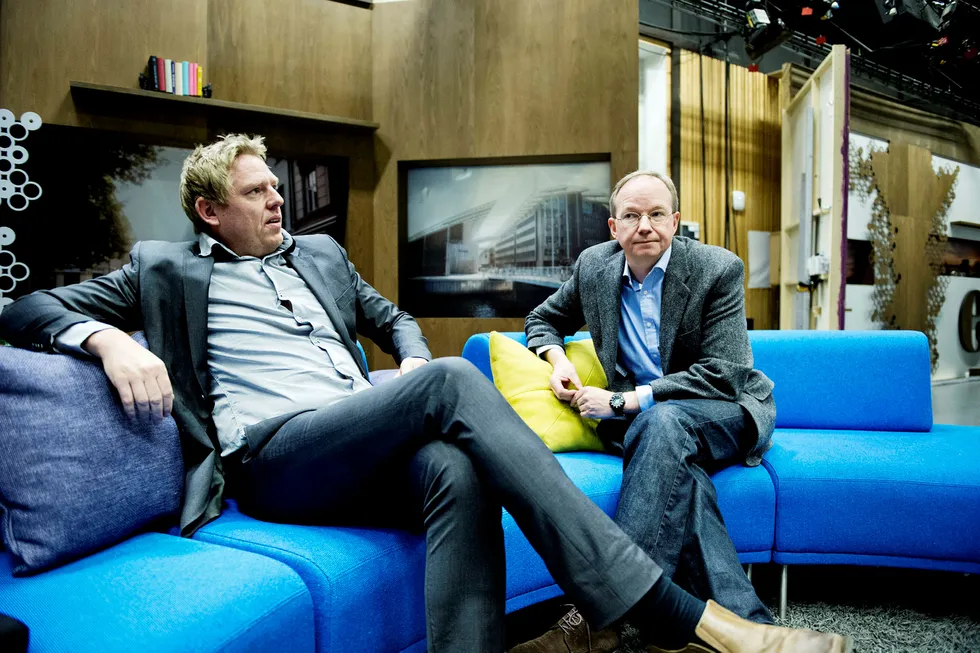 Gerhard Helskog (til høyre) er blitt reporter i TV 2 etter å ha vært redaktør i kanalen i flere år. Her sammen med nyhets- og sportsredaktør, Jan Ove Årsæther. Foto: Thomas Haugersveen