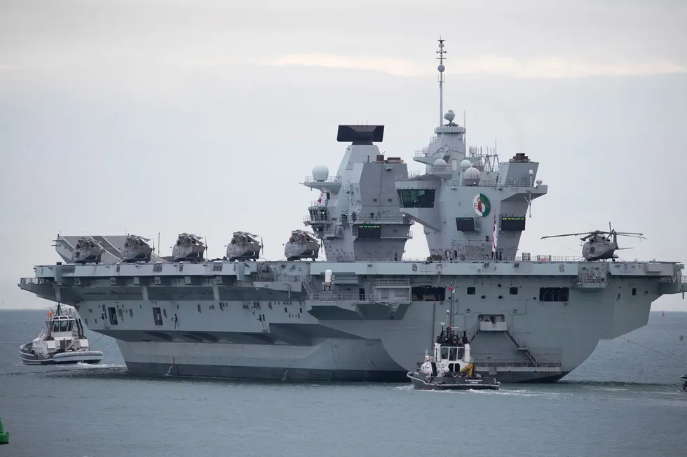 Den britiske regjeringen sender det nybygde hangarskipet HMS Queen Elizabeth på tokt til Asia for å flekse politiske og militære muskler.