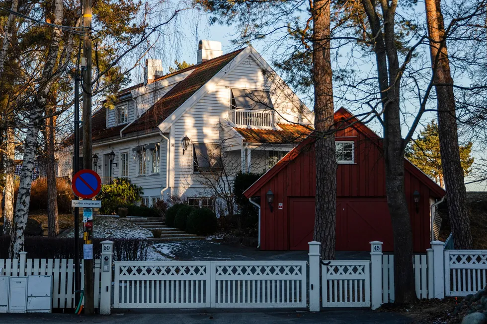 Teknologigründer Håvard Haukeland (38) og kona har kjøpt denne villaen i Strømstangveien på Snarøya for 69 millioner kroner.