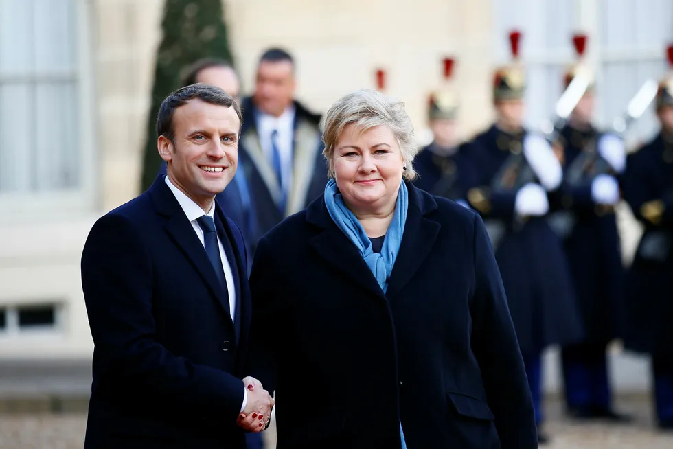 Erna Solberg (H) lanserte det nye initiativet for klimavennlige investeringer på president Emmanuel Macrons klimatoppmøte i Paris tirsdag. Foto: Francois Mori