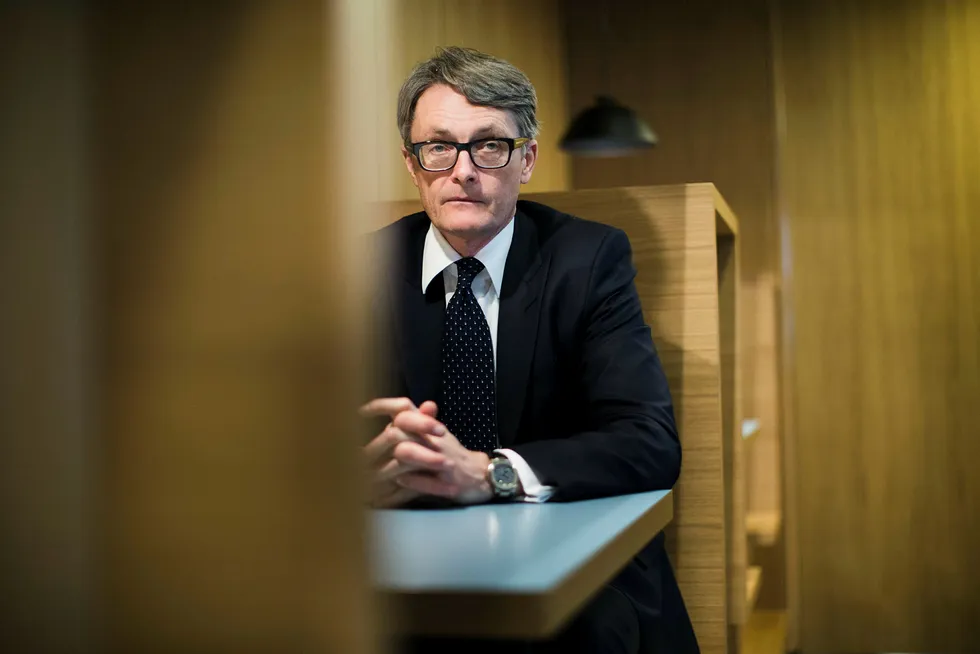 Aker, her ved toppsjef Øyvind Eriksen, får kritikk for å selge billig til storeier Kjell Inge Røkke. Foto: Per Thrana