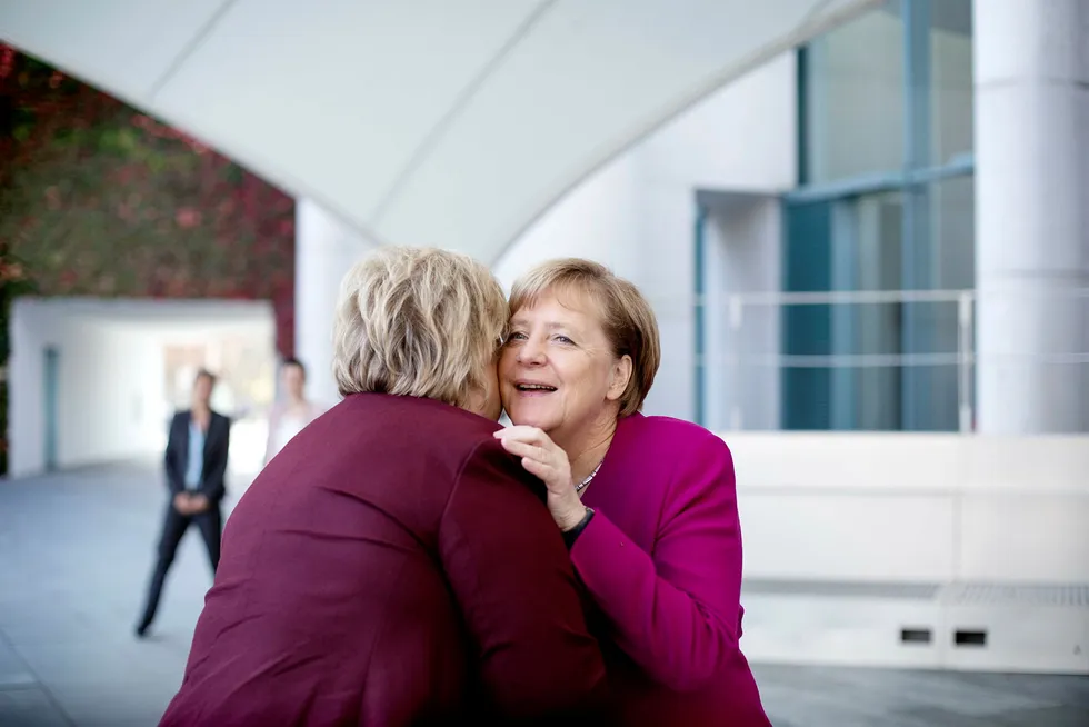 Angela Merkel blir EU-sjef. Erna Solberg har en mulighet. Her ved et tidligere, hjertelig møte.