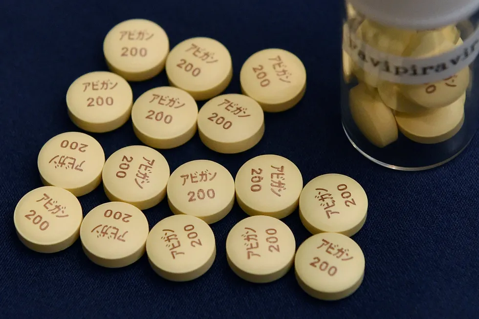 Det japanske medikamentet favipiravir, som markedsføres under navnet Avigan, er et godkjent legemiddel i Japan og Kina til behandling av influensa.