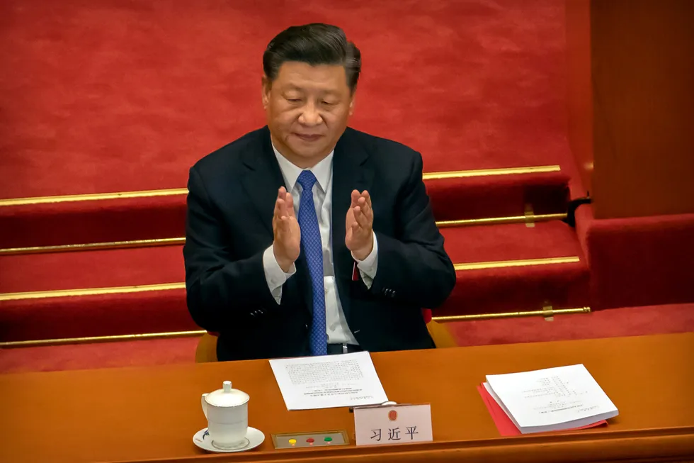 Kina har gjennom sin totale informasjonskontroll drevet frem nasjonalismen som ligger bak når «fremmede kulturer» hensynsløst knuses i Tibet og Øst-Turkestan, skriver artikkelforfatterne. Avbildet er president Xi Jinping.