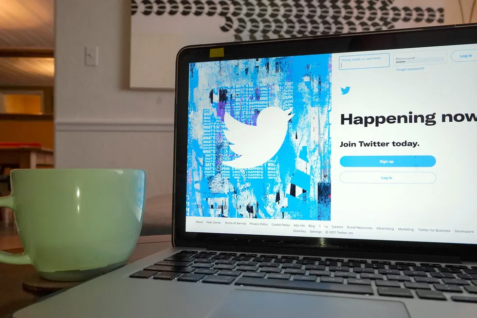 Twitter ruller nå ut en abonnementstjeneste for superbrukere, i første omgang i Canada og Australia.