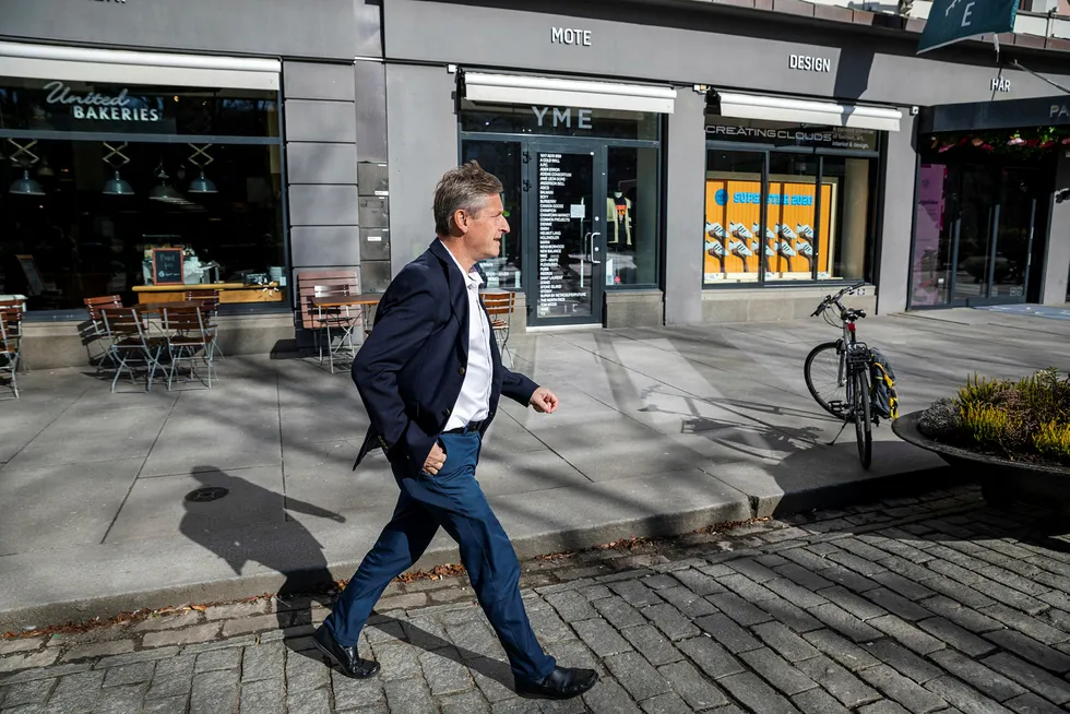 – Nå må restauranter med uteservering betale leie av grunn hvor det ikke sitter en eneste kunde, sier Bjørn Næss, administrerende direktør i Oslo Handelsstands Forening som krever flere tiltak fra Oslo kommune overfor handelsnæringen.