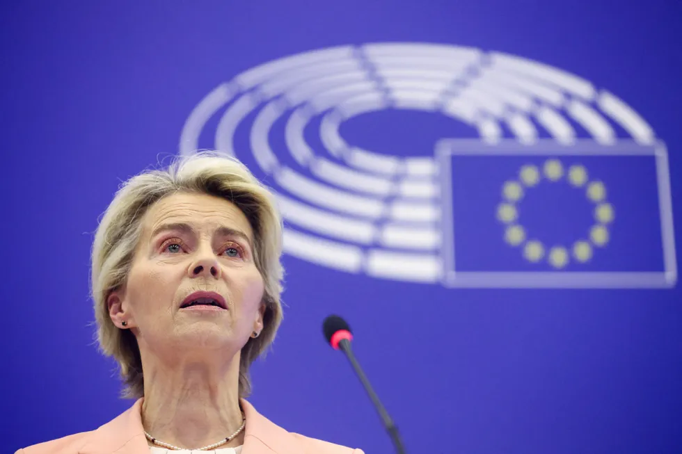 EU-president Ursula von der Leyen i Strasbourg tirsdag, der hun delte ut EUs toppjobber.