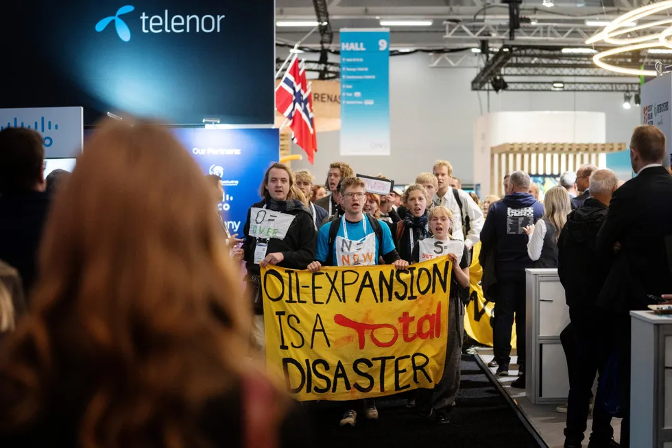 Under energimessen ONS i Stavanger var det flere demonstrasjoner mot oljeutvinning inne i messeområdet. Bildet er fra tirsdag 27. august.