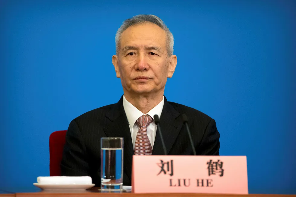 Kinas visestatsminister Liu He vil fortsette samtalene med USA. Foto: (AP Photo/Mark Schiefelbein)