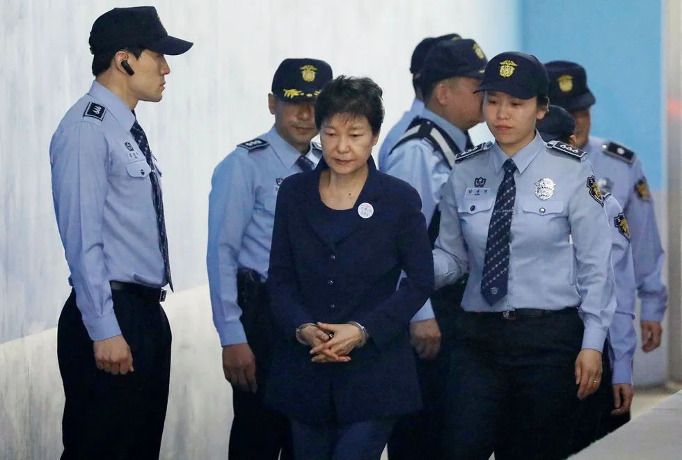 Tidligere president i Sør-Korea Park Geun-hye ankommer retten i Seoul tirsdag. Foto: Kim Hong-ji/AP/NTB scanpix