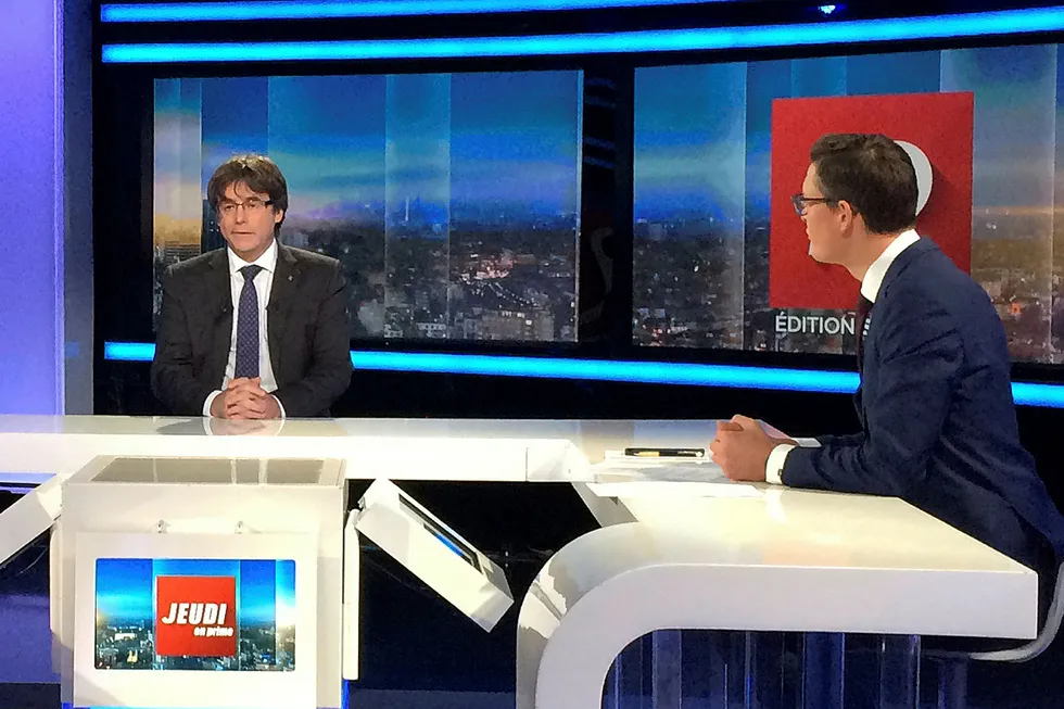 Carles Puigdemont da han ble intervjuet på den belgiske tv-kanalen RTBF fredag. Foto: HANDOUT