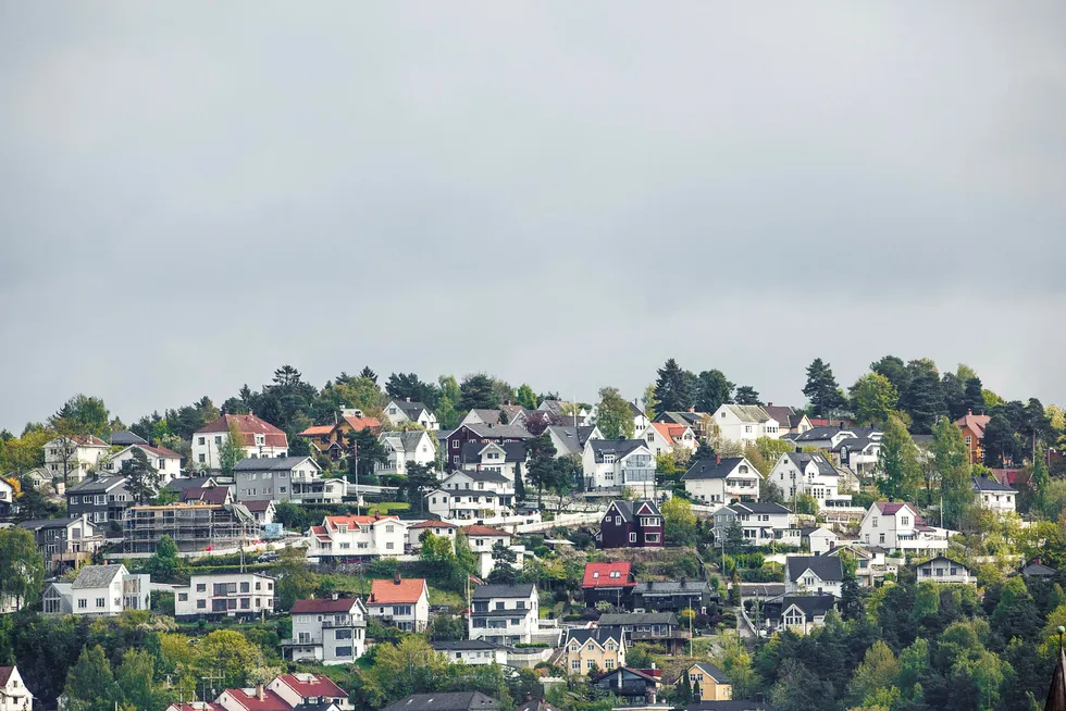 ESRB advarer om at høy gjeld og høye boligpriser kan være en trussel mot finansiell stabilitet i Norge. Bildet er av boliger i Ekebergåsen i Oslo.