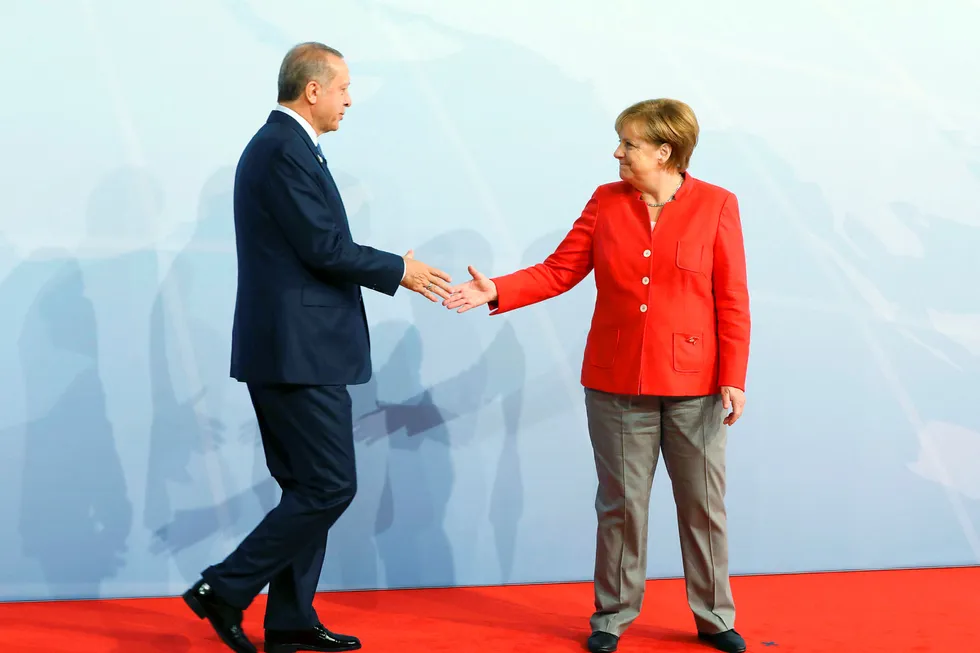 Angela Merkel møter Recep Tayyip Erdogan. Foto: Ludovic Marin/AFP/NTB Scanpix