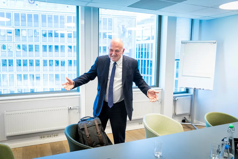 Euronext-sjef Stéphane Boujnah slår tilbake mot styret i Oslo Børs VPS etter at styret helhjertet har anbefalt det konkurrerende Nasdaq-budet.
