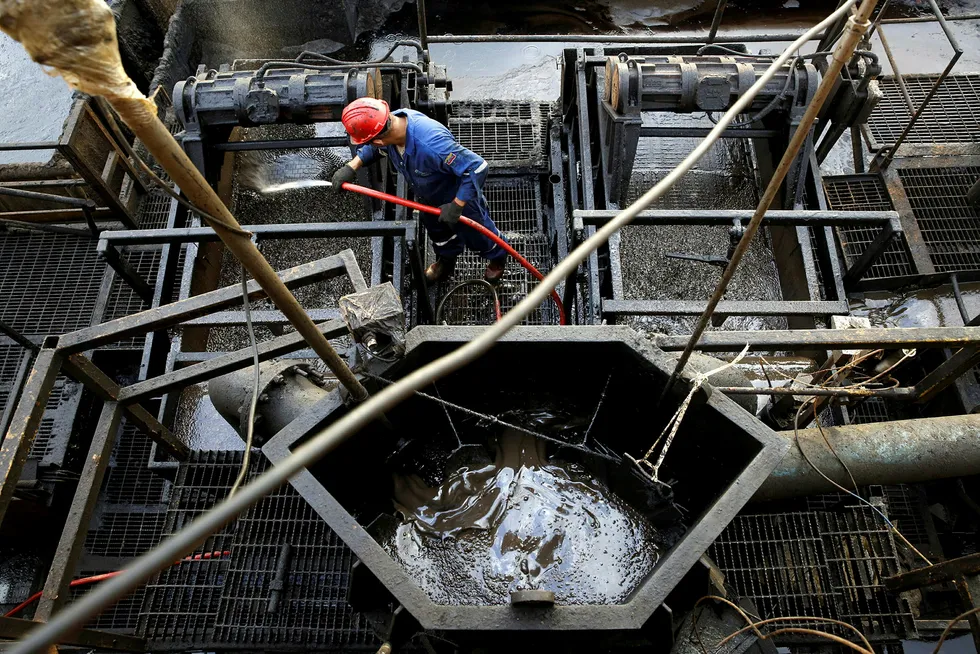 Avfallsrester fra oljeboring i Venezuela blir lagret i en container av det statlige venezuelanske oljeselskapet PDVSA.