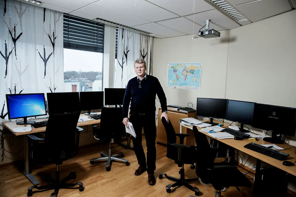 I dette rommet hos Økokrim behandles noen av hvitvaskingstipsene som strømmer inn fra banker og eiendomsmeglere. Enheten for finansiell etterretning, som ledes av Sven Arild Damslora, analyserer meldingene. Foto: Fredrik Bjerknes
