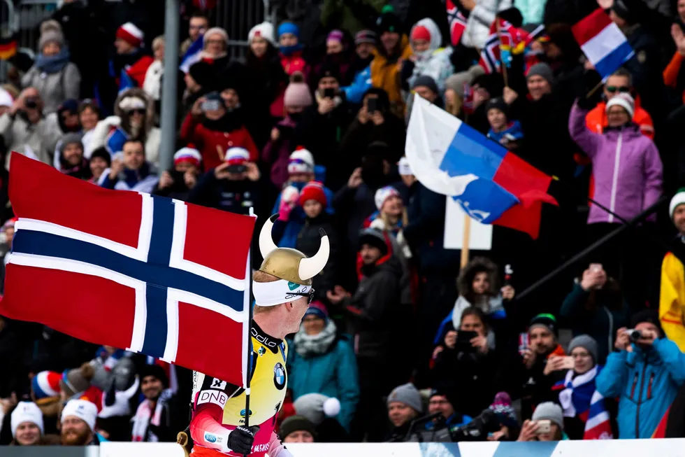 Skiskytter Johannes Tingnes Bø vant i Holmenkollen i 2019. Byrådslederen i Oslo vil ikke ha noen reprise i år.