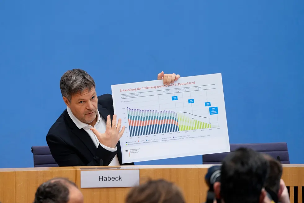 Tysklands klimaminister Robert Habeck har en plan. Den blir ikke enkel å selge.