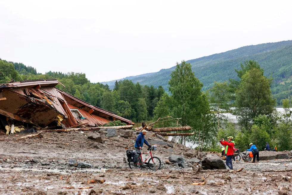 Turister fra Litauen i skredområdet der et hus ble tatt av massene i Ål kommune.