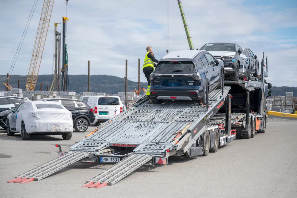 Selskapet Axess Logistics kjøpte den konkursrammede konkurrenten ATS og er nå nærmest enerådende på håndtering av nye biler fra Drammen havn.