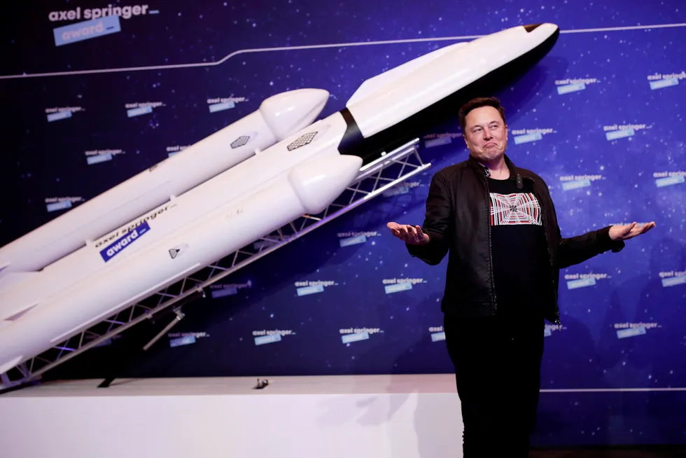 SpaceX-gründer Elon Musk vil frakte vanlige mennesker til månen.