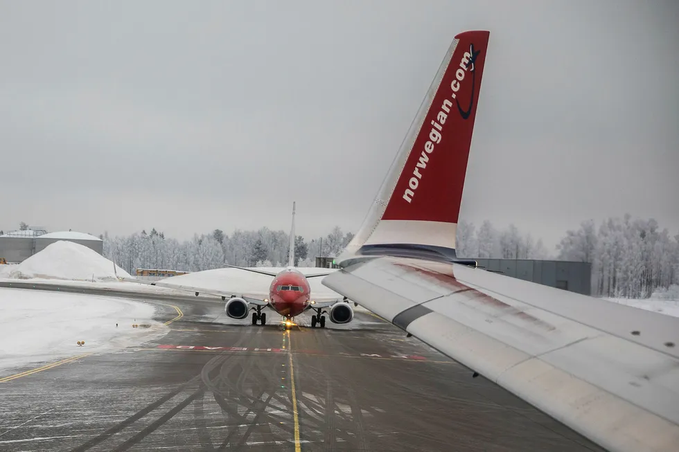 Norwegian fly på Gardermoen på vinterstid. ---