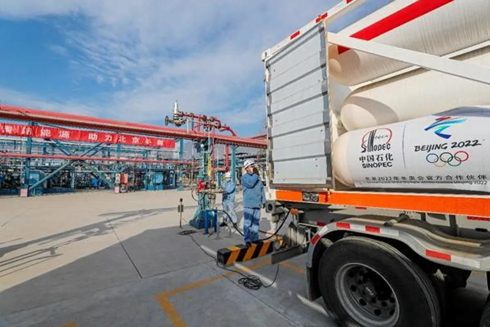 Delivery: Sinopec currently transports hydrogen by truck in Beijing.