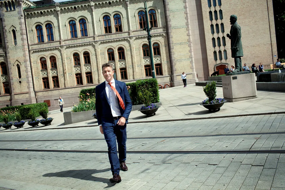 Arbeiderpartiets energipolitiske talsmann, Terje Aasland, mener signalene fra Statoils skattedirektør kan påvirke andres syn på hvor attraktivt det er å investere i Norge. Foto: Brian Cliff Olguin