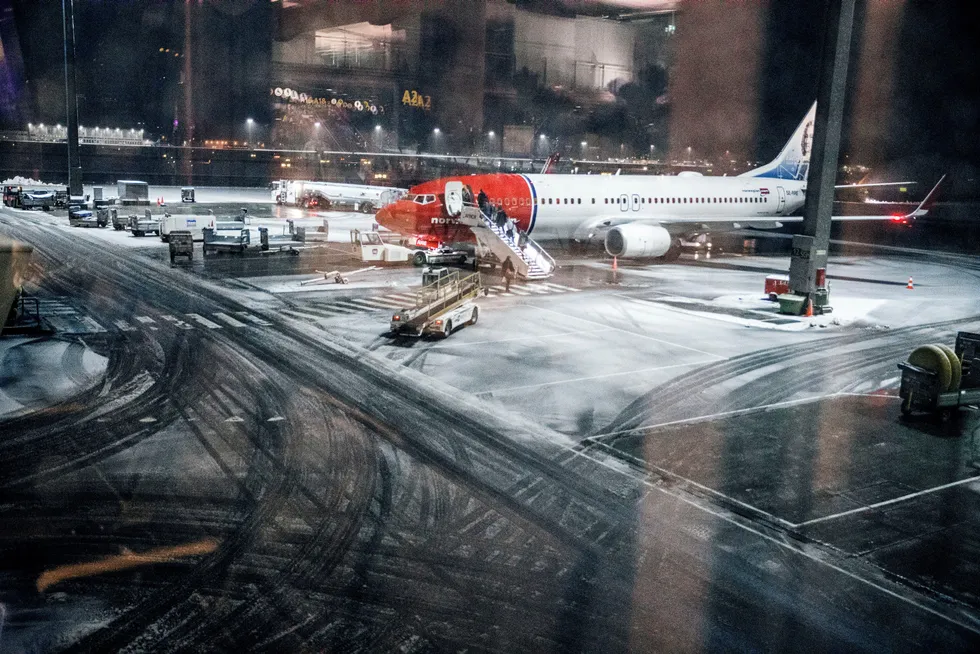 Norwegian er rammet av nye nedstengninger før jul, og kontantbeholdningen krymper i raskt tempo. Her fra Oslo lufthavn.