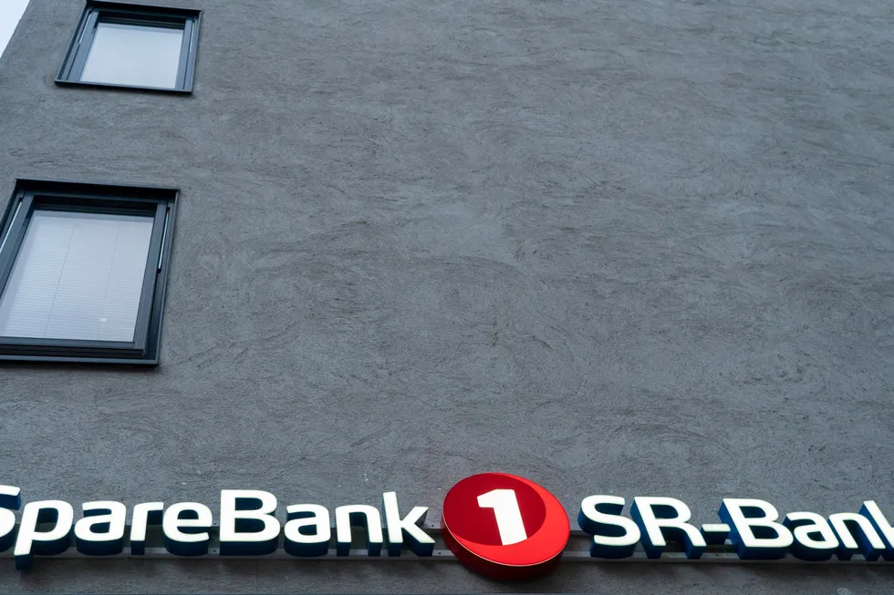 En kunde i Sparebank 1 SR-Bank er misfornøyd med banken etter å ha tapt stort i aksjemarkedet.