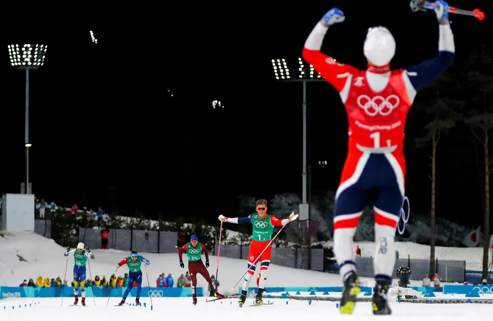 Langrennsduoen Johannes Høsflot Klæbo og Martin Johnsrud Sundby gikk inn til gull på lagsprinten under OL i Pyeongchang onsdag. 819.000 seere fikk med seg finaleløpet på TVNorge. Foto: Reuters/NTB Scanpix
