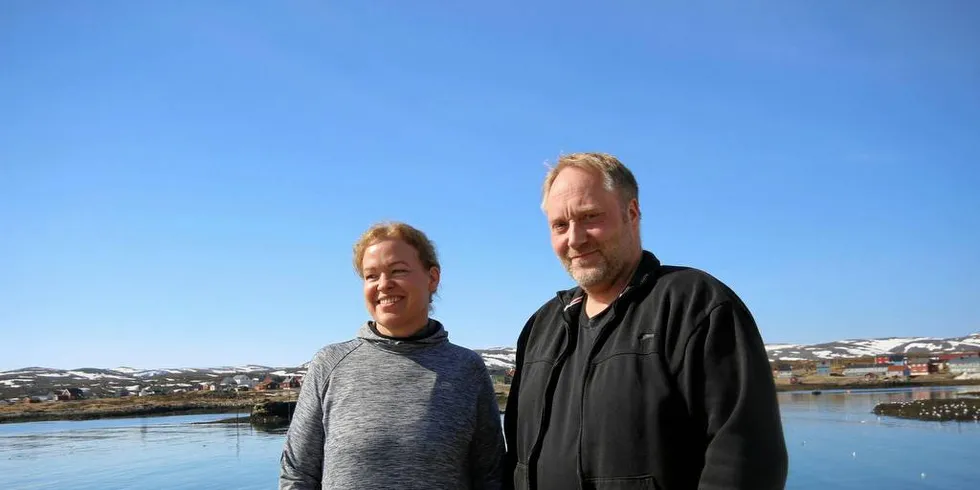 Navnebytte: Ekteparet Vera Hraundal og Albert Eggertsson syntes det var på tide å skifte navn på fiskemottaket fra Sædis til Gamvik Seafood.Foto: Arne Fenstad