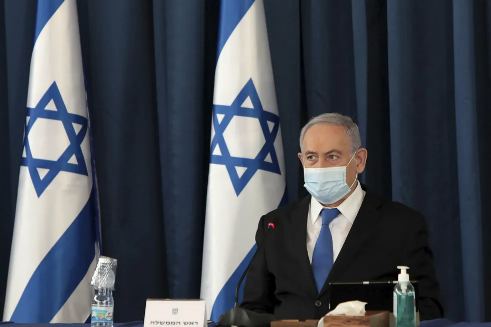 Statsminister Benjamin Netanyahu sier at det er helt klart at pandemien sprer seg.