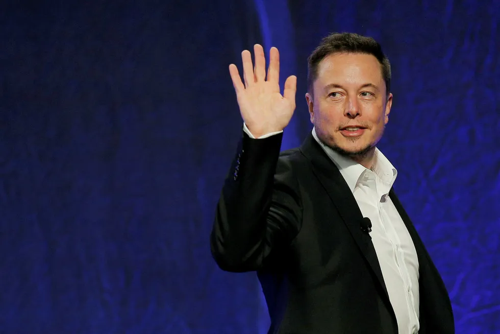 Tesla-gründer og sjef Elon Musk vurderer å ta selskapet av børs.