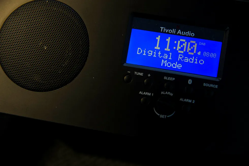 Fm-nettet slukkes neste år. Neste generasjon radio bruker dab-teknologi, som denne fra produsenten Tivoli. Men motstanden mot tvungen dab-innføring er fortsatt sterk. Foto: Tore Meek / NTB scanpix
