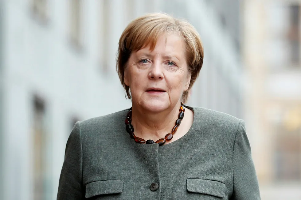 Det tyske sosialdemokratiske partiet SPD avgjorde søndag at partiet vil innlede koalisjonsforhandlinger med Angela Merkels og CDU. Foto: HANNIBAL HANSCHKE/Reuters/NTB scanpix