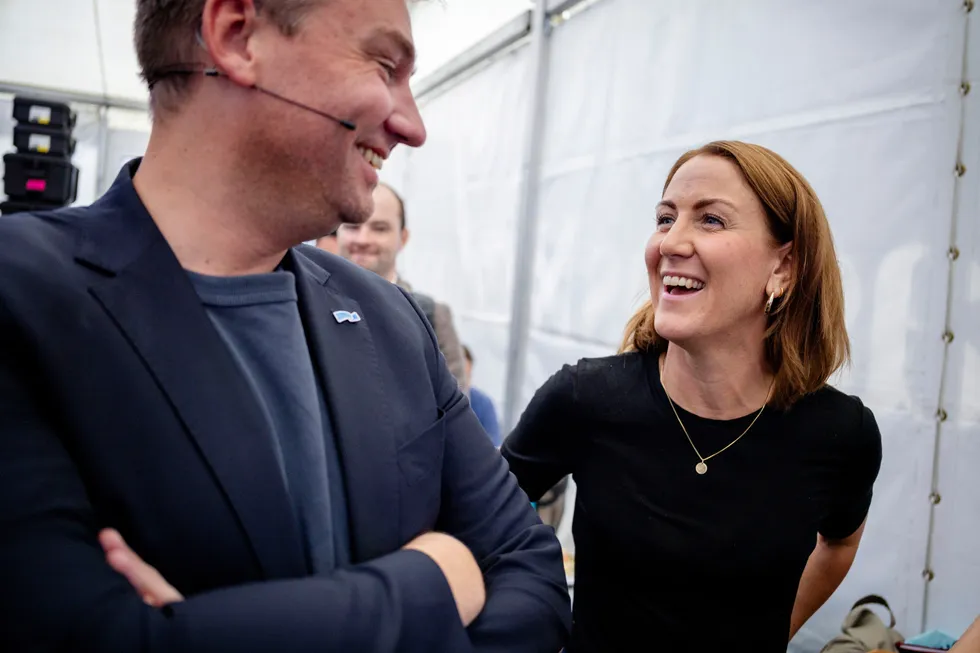 Arbeids- og inkluderingsminister Tonje Brenna (Ap) og Høyres nestleder Henrik Asheim (H) hadde god tone i DN-teltet i Arendal. I debatten om sysselsetting er tonen en litt annen.