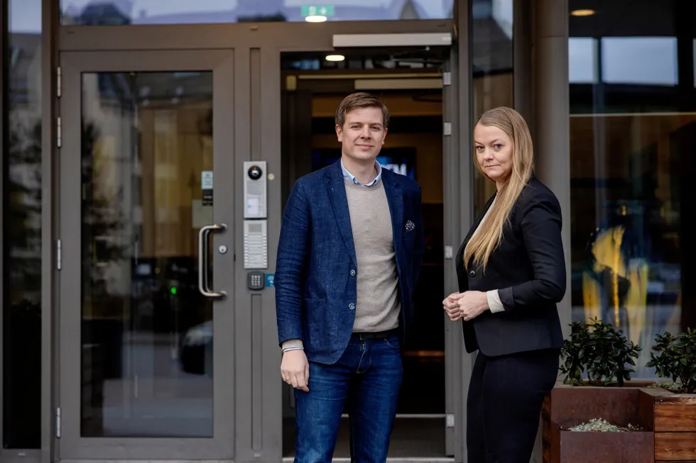Gunn Marit Schjetne og Jonas Sønsteby er partnere i KPMG, der er det full åpenhet mellom partnere om hva de tjener.