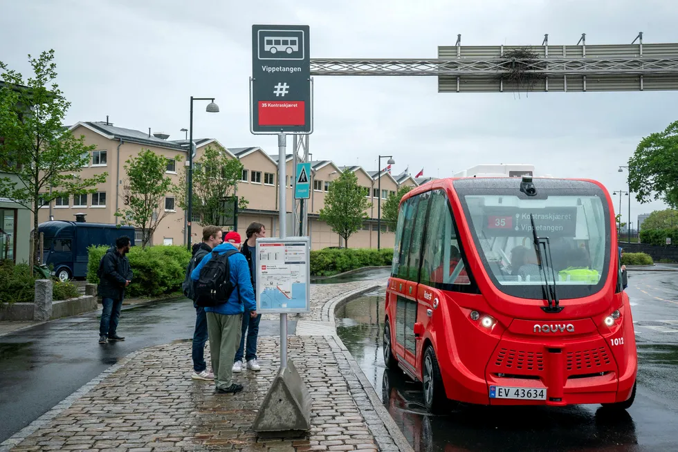 Hvor lite trenger du å vite om noe for å skjønne hva en teknologi er, hva den kan brukes til og hvorfor den er viktig. Her en selvkjørende el-buss i Oslo.