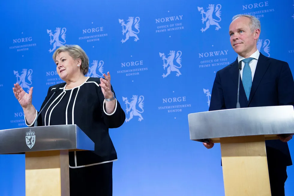 Statsminister Erna Solberg og finansminister Jan Tore Sanner legger tirsdag frem revidert statsbudsjett for 2020.
