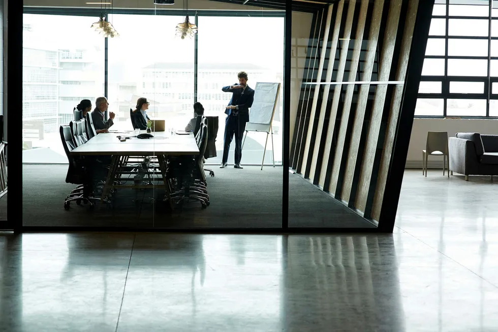 Shot of a group of executives having a meeting in a boardroomhttp://195.154.178.81/DATA/i_collage/pi/shoots/805996.jpg --- Foto: Istock/Getty Images